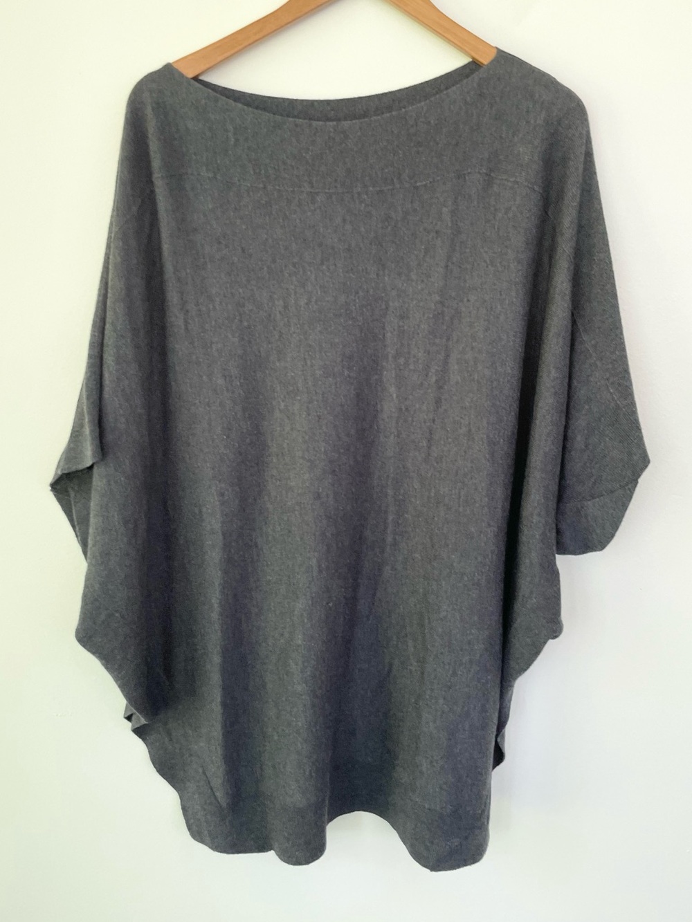 Splendid Batwing Shawl Poncho Sweater Boatneck Grey M Medium Cashmere Blend